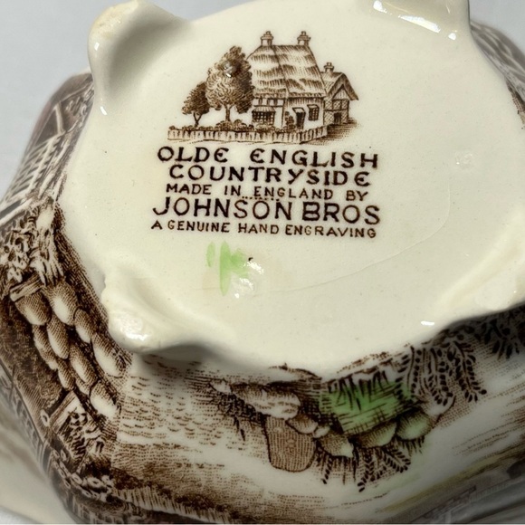 Johnson Brothers Olde English Countryside servers. Gravy/cream veggies dish - Picture 6 of 11